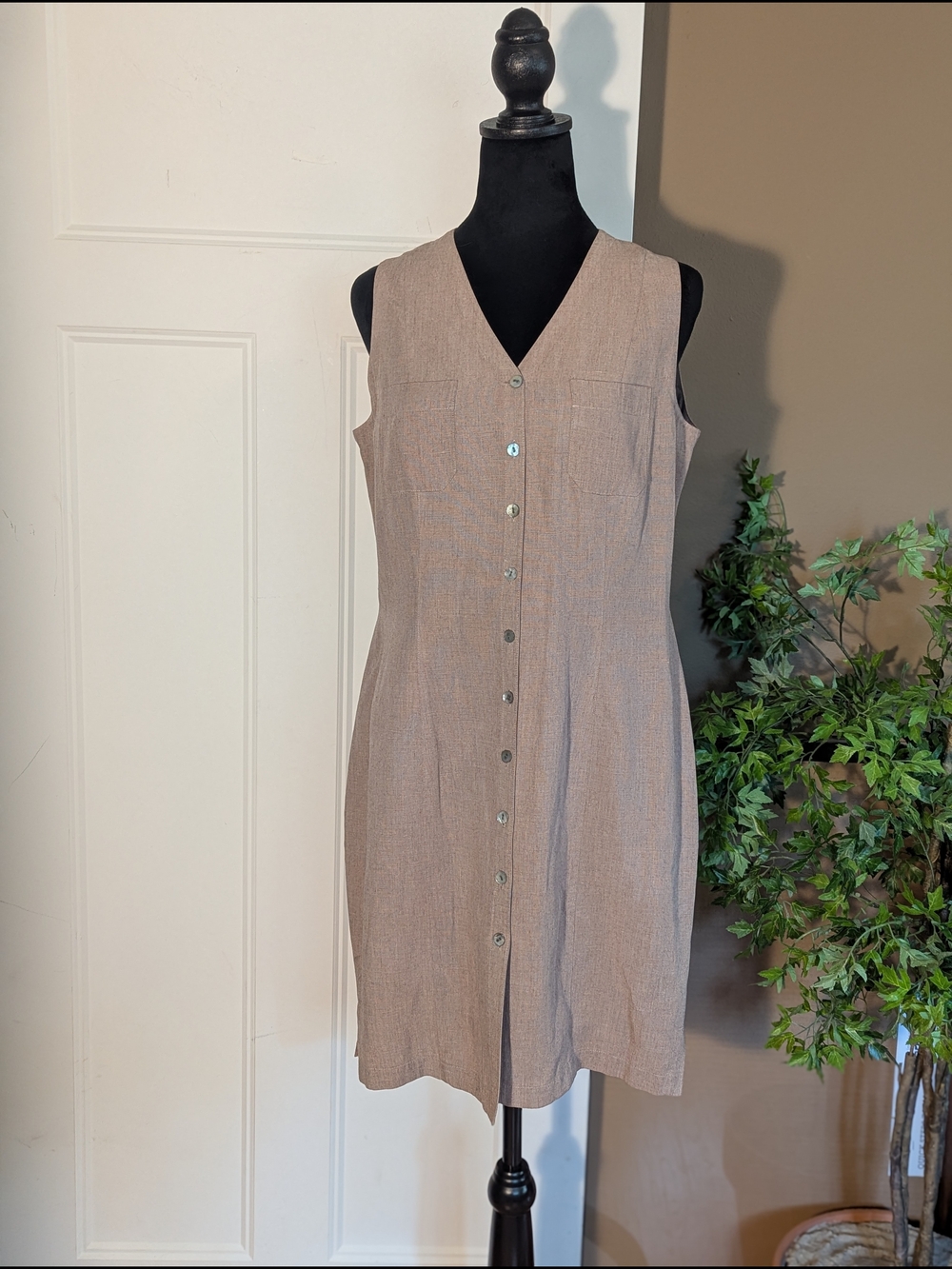 The Territory Ahead Taupe Button-Front Midi Dress. Linen Blend. Size 8. Earthy.